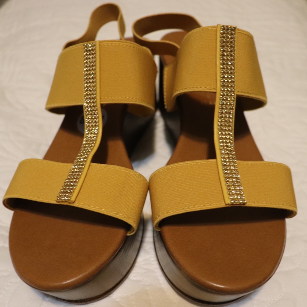 8 1/2 W mustard platform shoes
